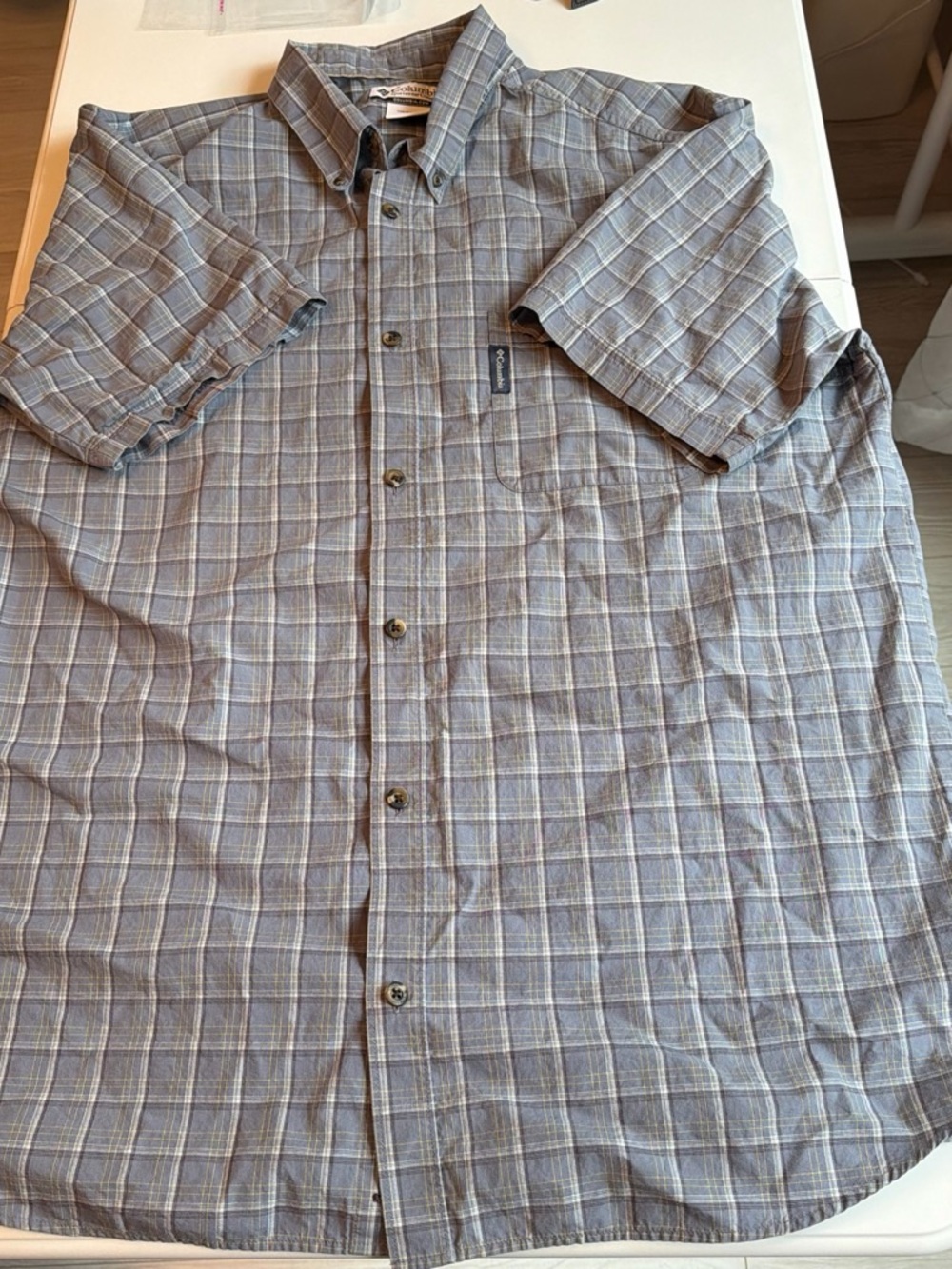 Light Gray Plaid Short-Sleeve Button-Up Shirt
